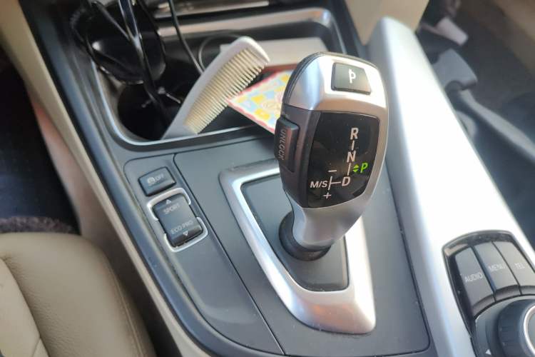 Used BMW 3 Series 2013 320i Sport Edition Gear Lever