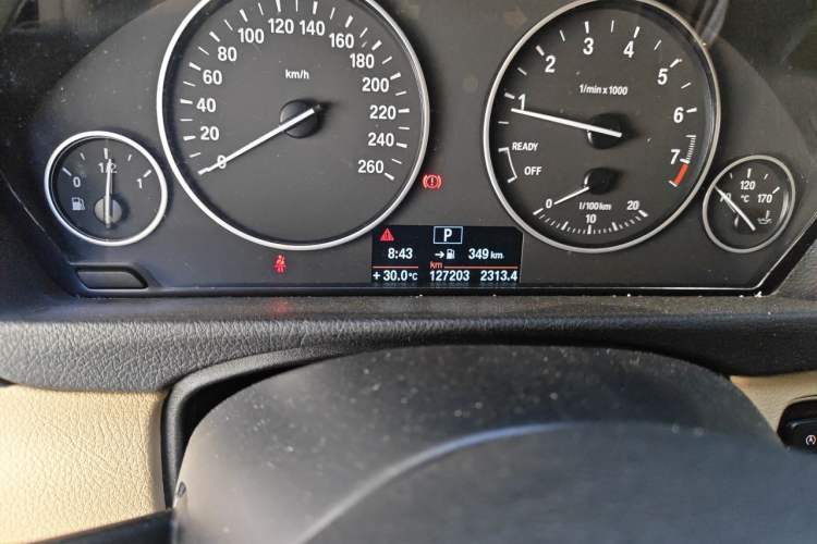 Used BMW 3 Series 2013 320Li Fashion Model Odometer Close Up