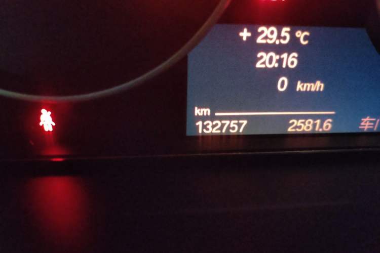 Used BMW 3 Series 2013 Facelift 320Li Fashion Design Package Odometer Close Up
