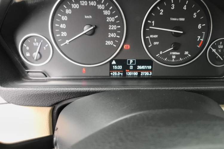 Used BMW 3 Series 2013 320Li Fashion Model Odometer Close Up