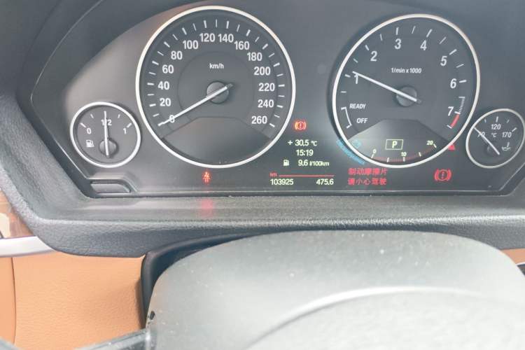 Used BMW 3 Series 2013 Facelift 320Li Fashion Design Package Odometer Close Up