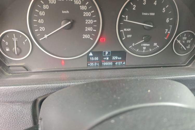 Used BMW 3 Series 2013 320Li Fashion Model Odometer Close Up