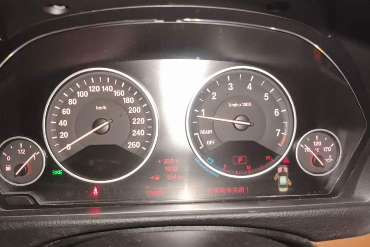 Used BMW 3 Series 2013 Facelifted 320Li Luxury Design Package Odometer Close Up