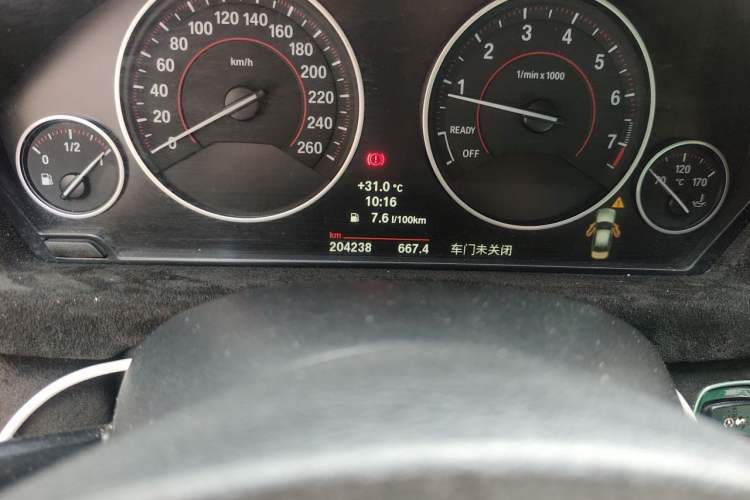 Used BMW 3 Series 2013 320Li Manual Model Odometer Close Up