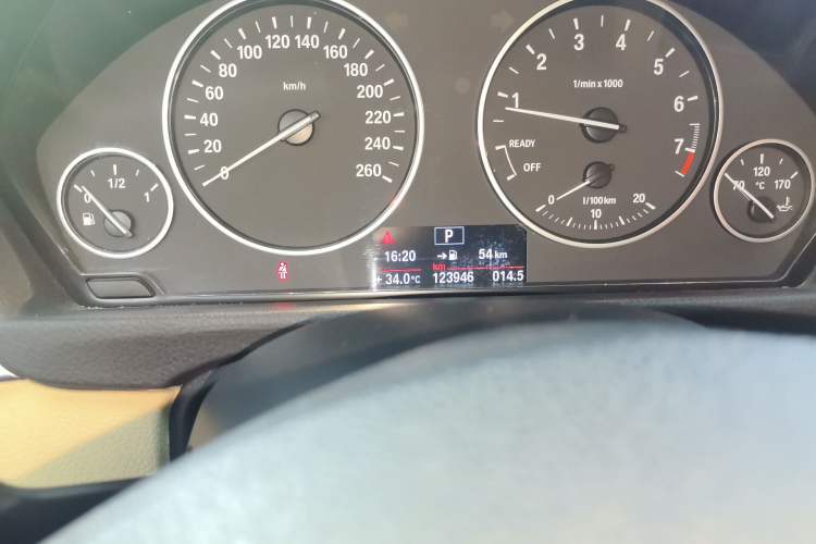 Used BMW 3 Series 2013 320Li Fashion Model Odometer Close Up