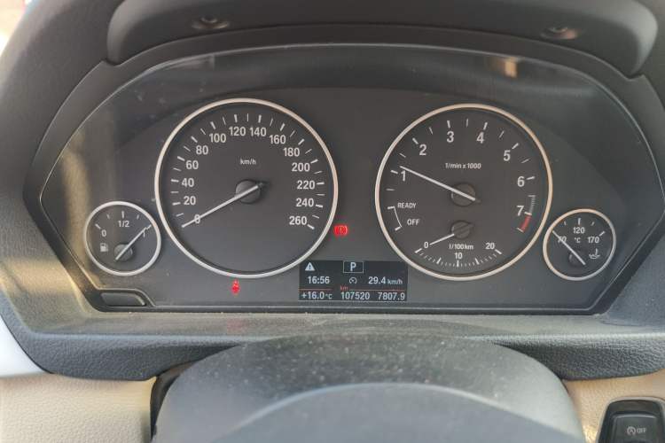Used BMW 3 Series 2013 320i Sport Edition Odometer Close Up