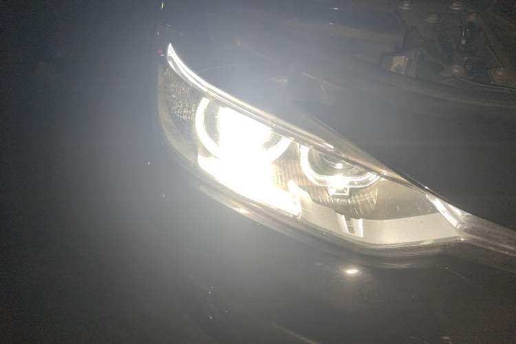 Used BMW 3 Series 2013 Facelift 320Li Fashion Design Package Right Front Headlight