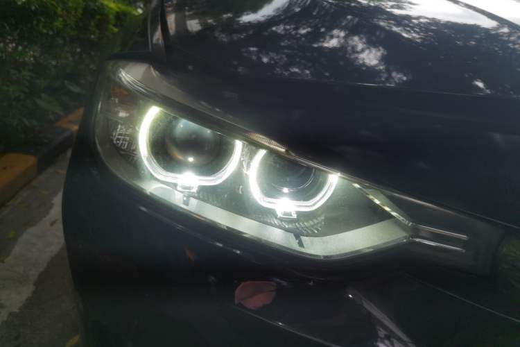 Used BMW 3 Series 2013 320i Sport Edition Right Front Headlight
