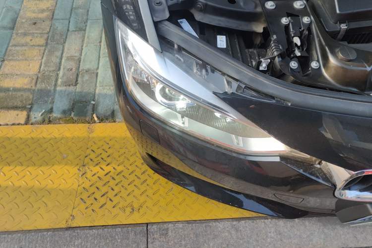 Used BMW 3 Series 2013 320i Sport Edition Right Front Headlight
