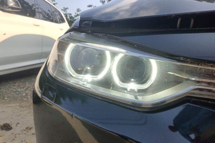 Used BMW 3 Series 2013 320i Sport Design Package Right Front Headlight