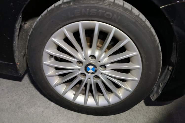 Used BMW 3 Series 2013 Facelifted 320Li Luxury Design Package Right Front Wheel Hub