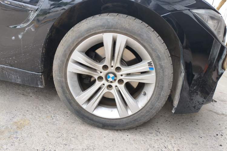 Used BMW 3 Series 2013 328i Sport Design Package Right Front Wheel Hub