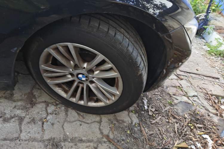 Used BMW 3 Series 2013 320Li Fashion Model Right Front Wheel Hub