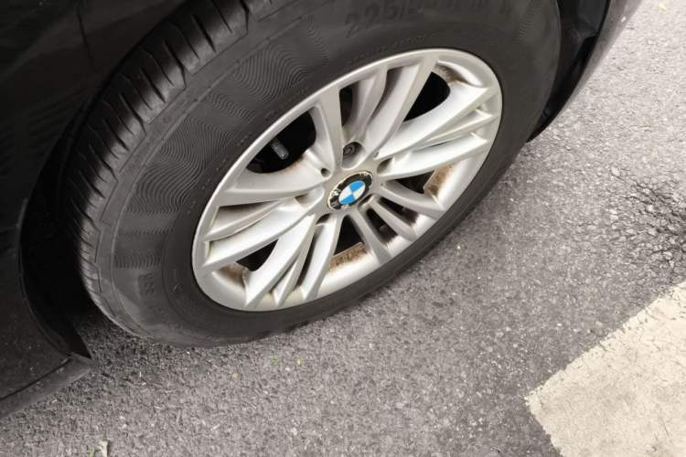 Used BMW 3 Series 2013 320Li Fashion Model Right Front Wheel Hub