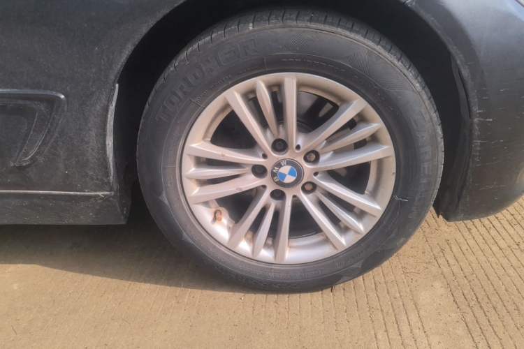 Used BMW 3 Series 2013 320Li Fashion Model Right Front Wheel Hub