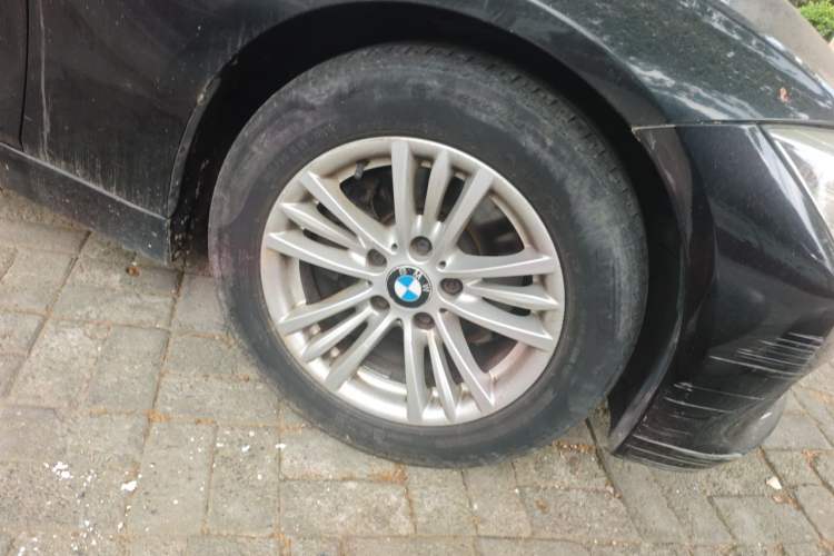 Used BMW 3 Series 2013 320Li Fashion Model Right Front Wheel Hub
