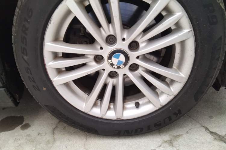 Used BMW 3 Series 2013 320Li Fashion Model Right Front Wheel Hub