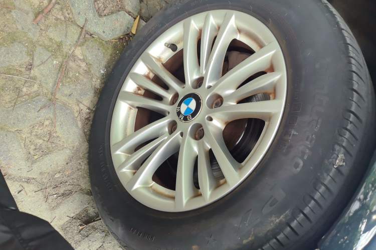 Used BMW 3 Series 2013 320Li Fashion Model Right Front Wheel Hub