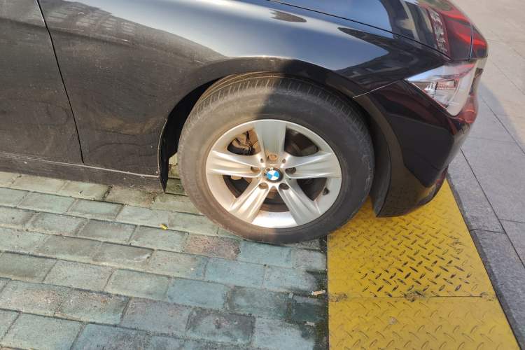Used BMW 3 Series 2013 320i Sport Edition Right Front Wheel Hub