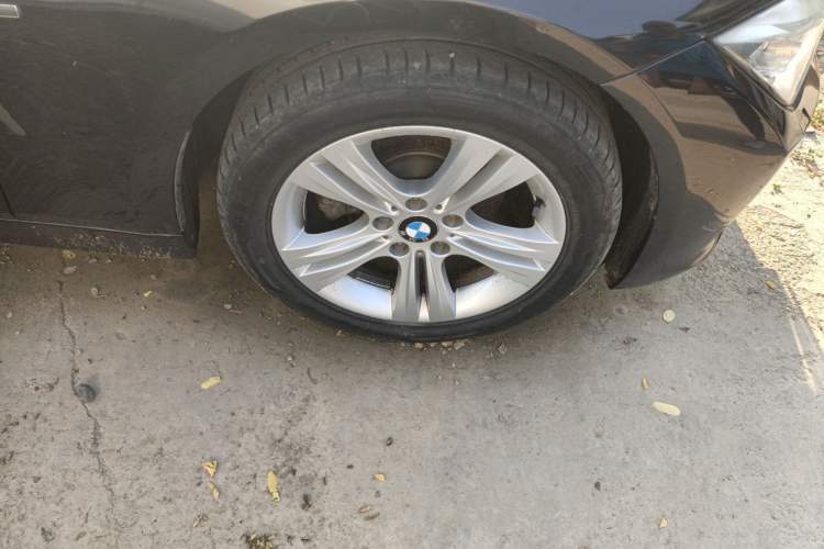 Used BMW 3 Series 2013 320i Sport Design Package Right Front Wheel Hub