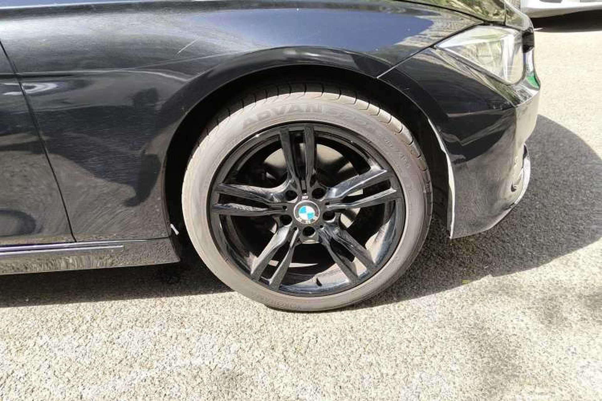 Used BMW 3 Series 2013 Facelift 320Li Fashion Design Package Right Front Wheel Hub