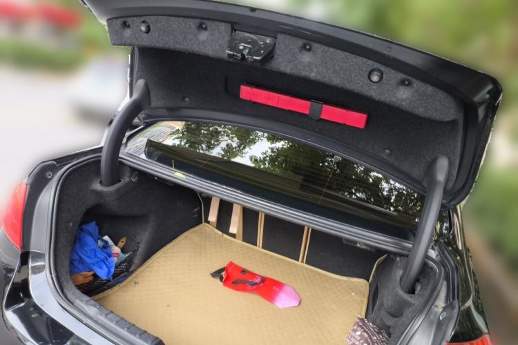 Used BMW 3 Series 2013 320Li Fashion Model Trunk
