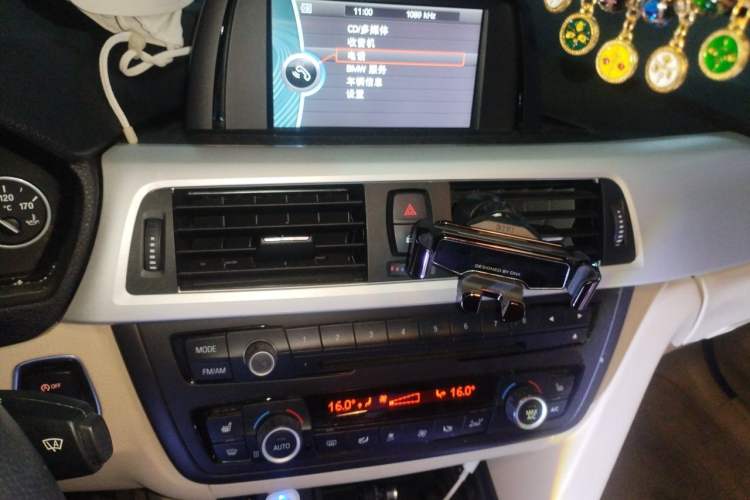Used BMW 3 Series 2013 320i Sport Edition Audio And AC Panel