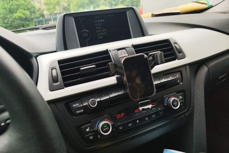 Used BMW 3 Series 2013 320i Sport Edition Audio And AC Panel