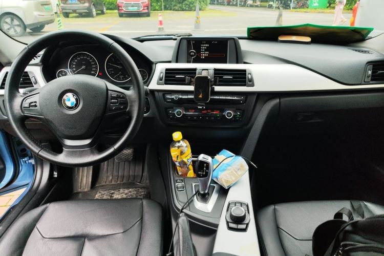 Used BMW 3 Series 2013 320i Sport Edition Center Console