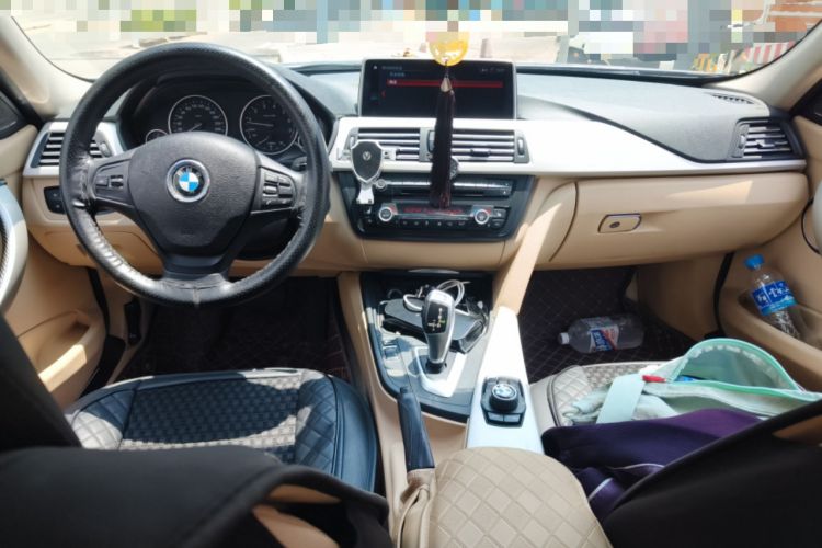Used BMW 3 Series 2013 320i Sport Edition Center Console