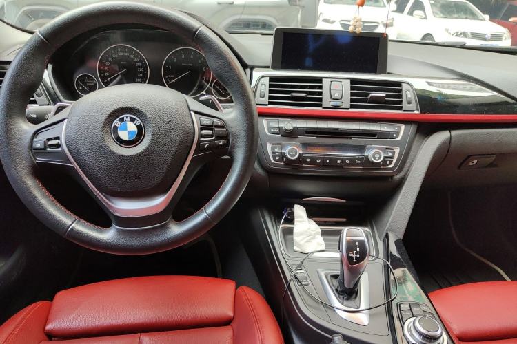 Used BMW 3 Series 2013 320i Sport Design Package Center Console