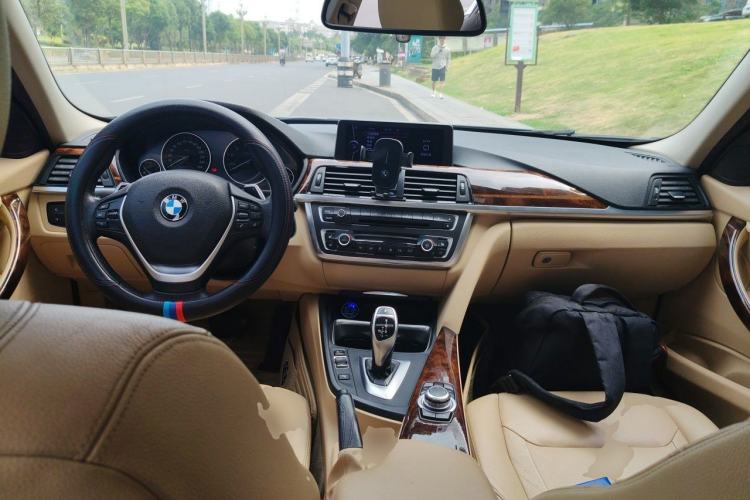 Used BMW 3 Series 2013 328Li Luxury Design Package Center Console