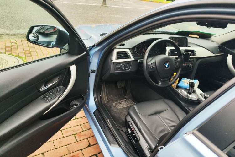 Used BMW 3 Series 2013 320i Sport Edition Driver Seat