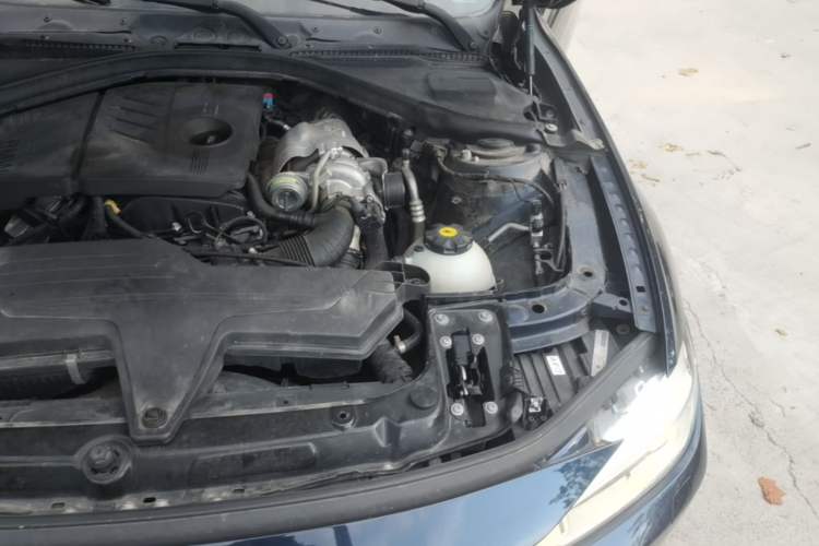 Used BMW 3 Series 2013 316i Active Edition Engine Bay Left