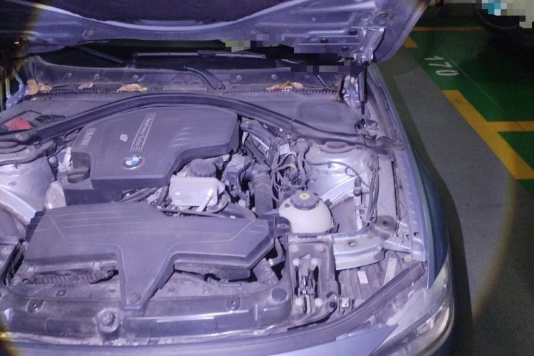 Used BMW 3 Series 2013 320i Sport Edition Engine Bay Left