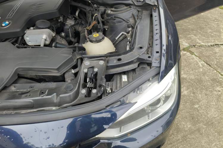Used BMW 3 Series 2013 320i Sport Design Package Engine Bay Left