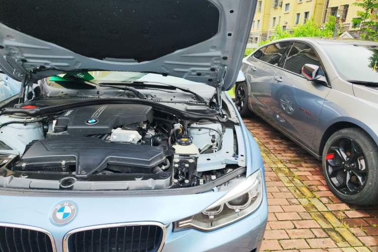 Used BMW 3 Series 2013 320i Sport Edition Engine Bay Left