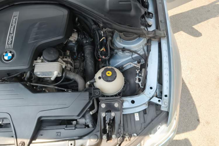 Used BMW 3 Series 2013 320i Sport Edition Engine Bay Left