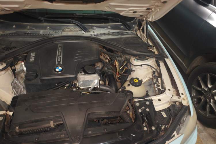 Used BMW 3 Series 2013 328i Sport Design Package Engine Bay Left