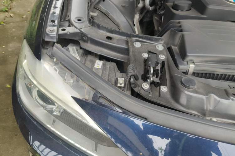 Used BMW 3 Series 2013 320i Sport Design Package Engine Bay Right