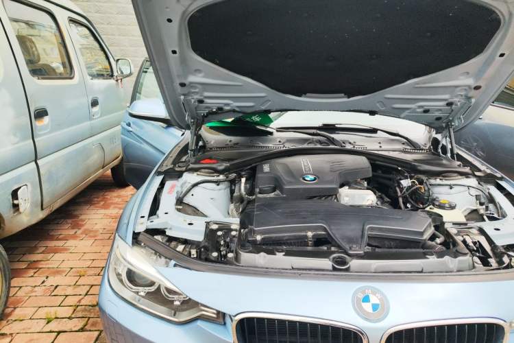 Used BMW 3 Series 2013 320i Sport Edition Engine Bay Right