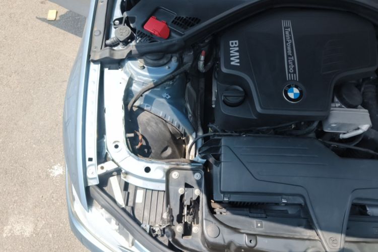 Used BMW 3 Series 2013 320i Sport Edition Engine Bay Right