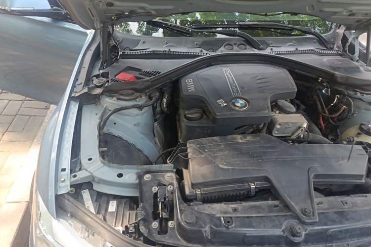 Used BMW 3 Series 2013 320i Sport Design Package Engine Bay Right
