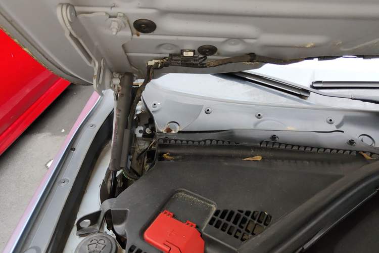 Used BMW 3 Series 2013 320i Sport Design Package Engine Bay Right