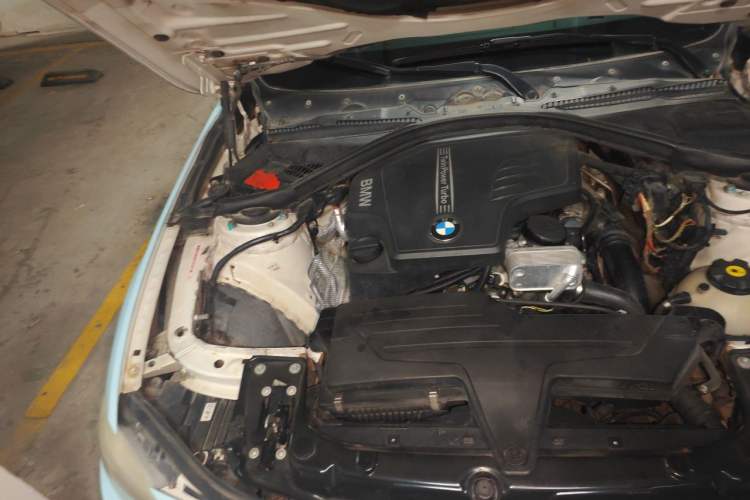 Used BMW 3 Series 2013 328i Sport Design Package Engine Bay Right