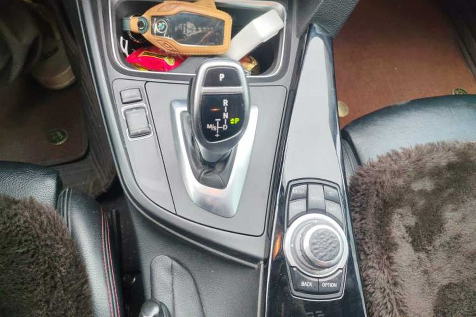 Used BMW 3 Series 2013 320i Sport Design Package Gear Lever