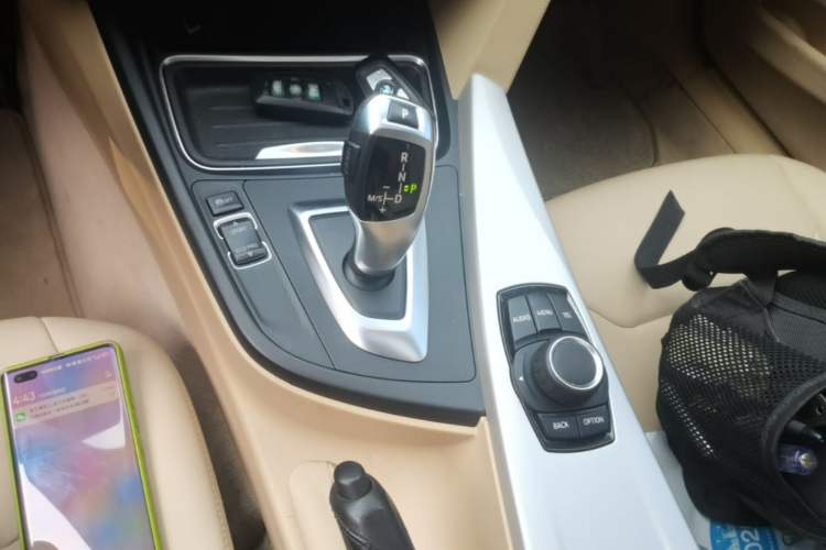 Used BMW 3 Series 2013 316i Active Edition Gear Lever