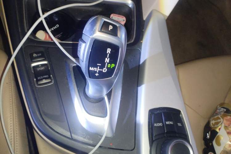 Used BMW 3 Series 2013 320i Sport Edition Gear Lever