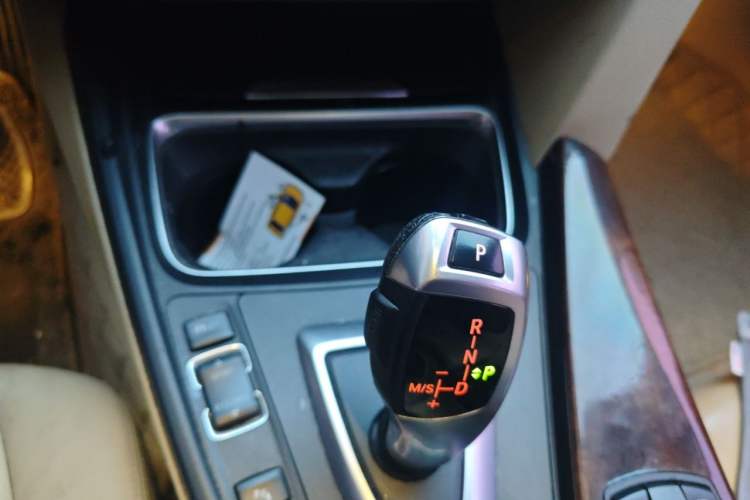 Used BMW 3 Series 2013 Facelifted 320Li Luxury Design Package Gear Lever