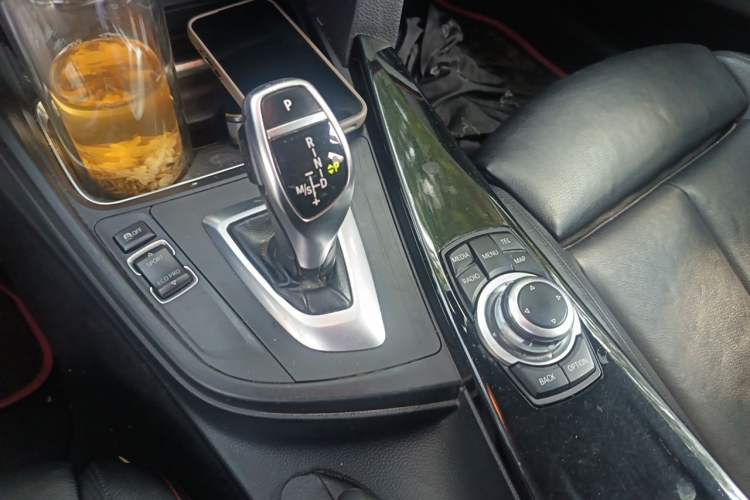 Used BMW 3 Series 2013 320i Sport Design Package Gear Lever